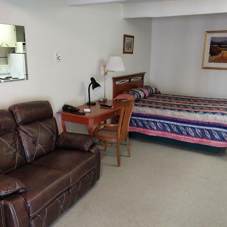 Siesta Inn Vanderhoof Exterior photo