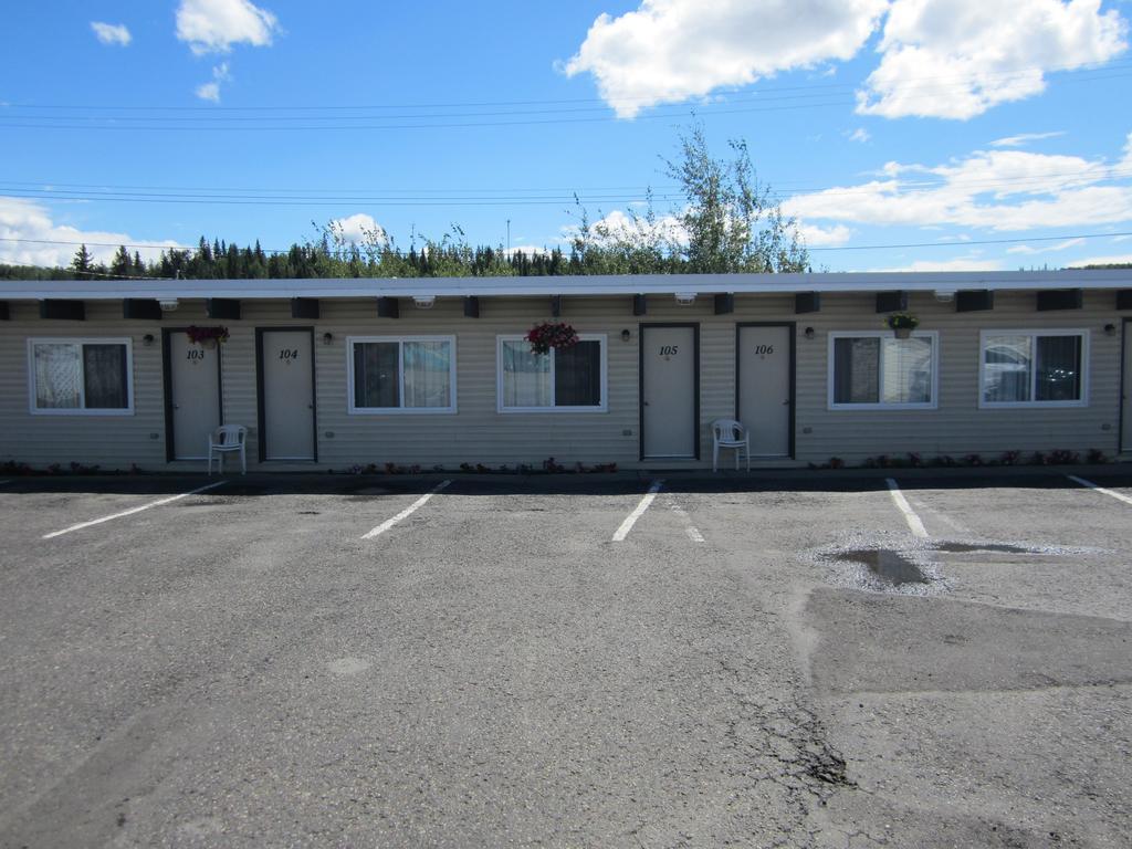 Siesta Inn Vanderhoof Exterior photo