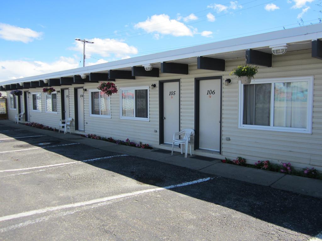 Siesta Inn Vanderhoof Exterior photo