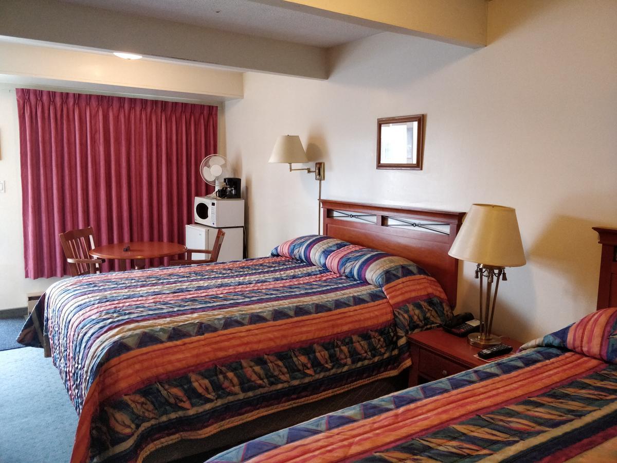 Siesta Inn Vanderhoof Exterior photo