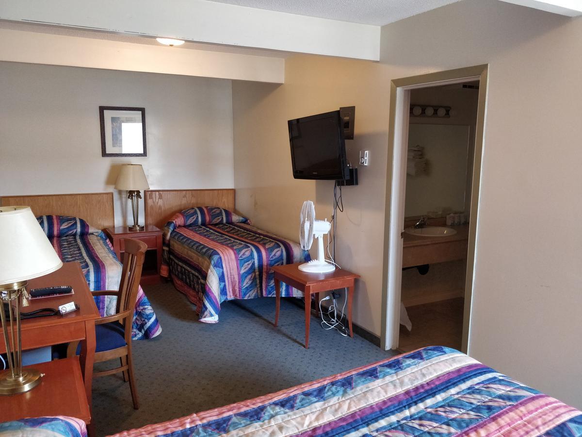 Siesta Inn Vanderhoof Exterior photo